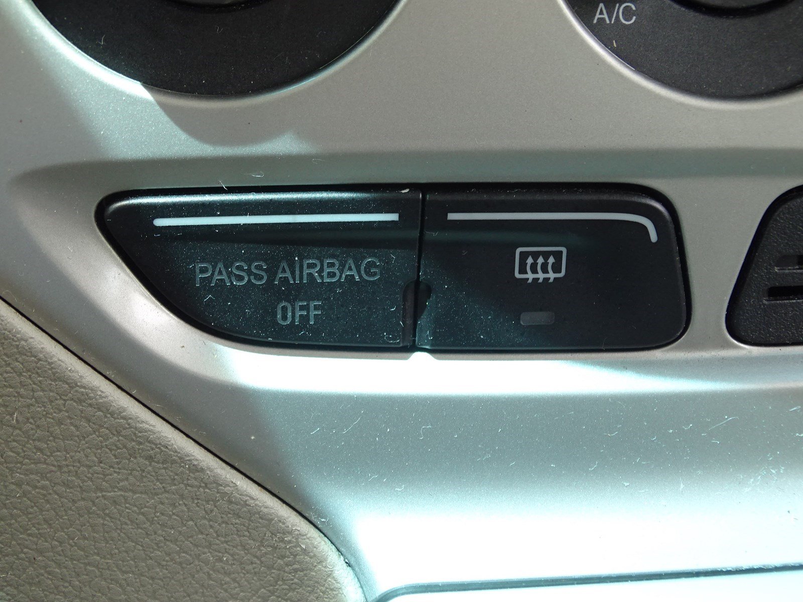 Pass airbag off ford focus How To Turn Passenger Airbag Off Ford Focus